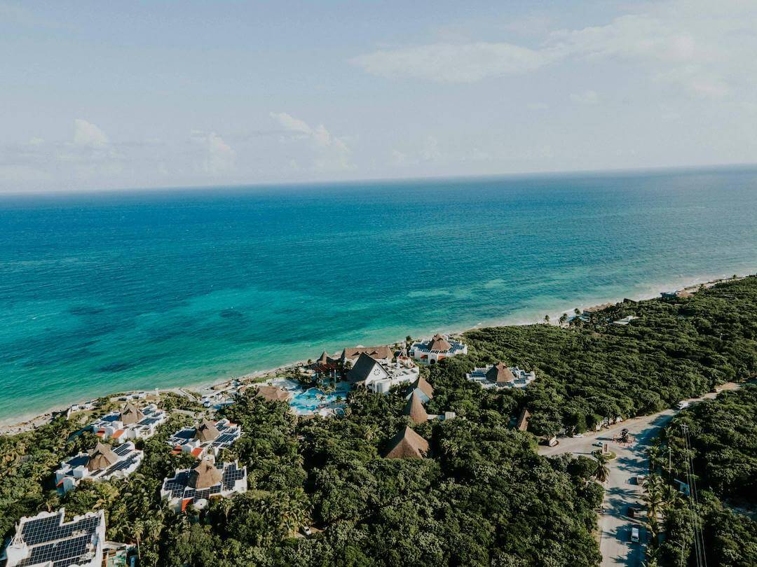 foto panorámica del mar caribe tulum